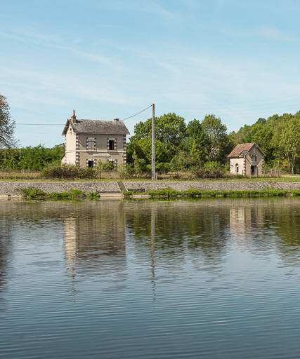 Vue du site, détail des maisons. © Pierre-Marie Barbe-Richaud / Région Bourgogne-Franche-Comté, Inventaire du patrimoine - 2017