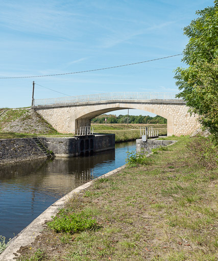 Vue d'ensemble du pont. © Pierre-Marie Barbe-Richaud / Région Bourgogne-Franche-Comté, Inventaire du patrimoine - 2017