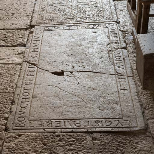 Vue d'ensemble de la dalle 3. © Pierre-Marie Barbe-Richaud / Région Bourgogne-Franche-Comté, Inventaire du patrimoine - 2018