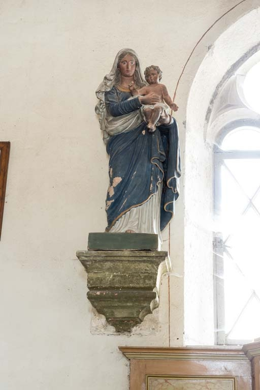 Statue de Vierge à l'Enfant dans le choeur. © Pierre-Marie Barbe-Richaud / Région Bourgogne-Franche-Comté, Inventaire du patrimoine - 2018