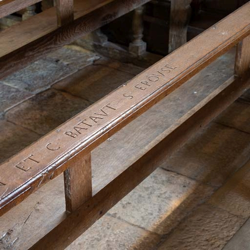 Banc de fidèle avec inscription. © Pierre-Marie Barbe-Richaud / Région Bourgogne-Franche-Comté, Inventaire du patrimoine - 2018