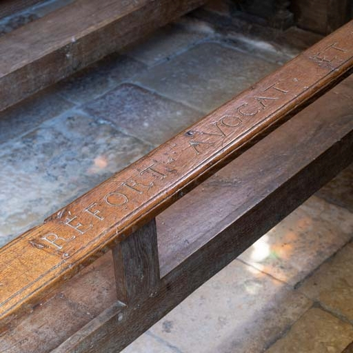 Banc de fidèle avec inscription. © Pierre-Marie Barbe-Richaud / Région Bourgogne-Franche-Comté, Inventaire du patrimoine - 2018