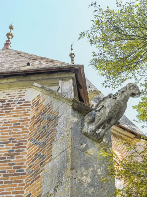 Gargouille sur un contrefort de la chapelle gauche. © Thierry Kuntz / Région Bourgogne-Franche-Comté, Inventaire du patrimoine - 2018