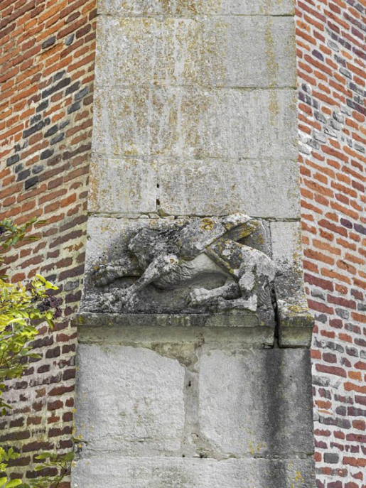 Lion ailé sur un contrefort de la chapelle droite. © Thierry Kuntz / Région Bourgogne-Franche-Comté, Inventaire du patrimoine - 2018