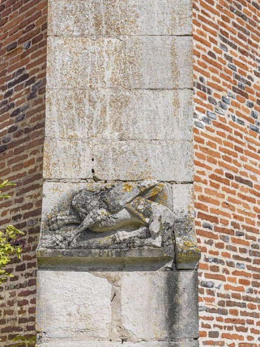 Lion ailé sur un contrefort de la chapelle droite. © Thierry Kuntz / Région Bourgogne-Franche-Comté, Inventaire du patrimoine - 2018