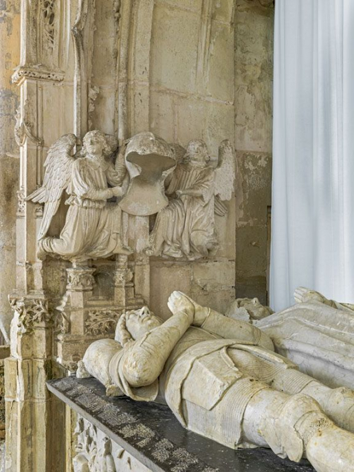 Détail de la tête de Jean de Longvy et des anges tenant la barbute. © Thierry Kuntz / Région Bourgogne-Franche-Comté, Inventaire du patrimoine - 2018