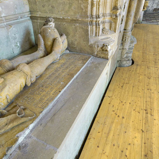 Détail de l'épitaphe au pied du gisant. © Thierry Kuntz / Région Bourgogne-Franche-Comté, Inventaire du patrimoine - 2018