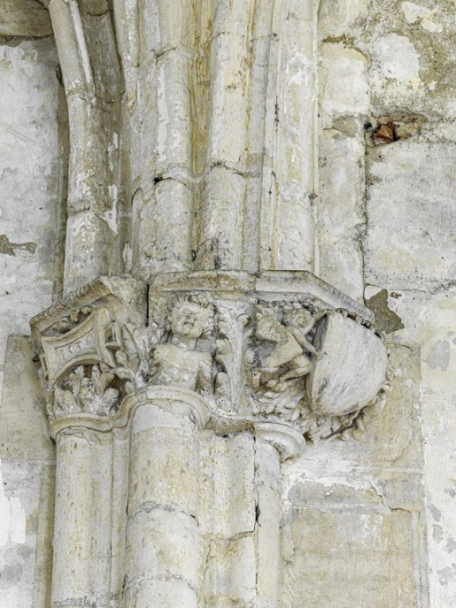 Chapiteau de la nef, entre la 3è et la 4e travée. © Thierry Kuntz / Région Bourgogne-Franche-Comté, Inventaire du patrimoine - 2018