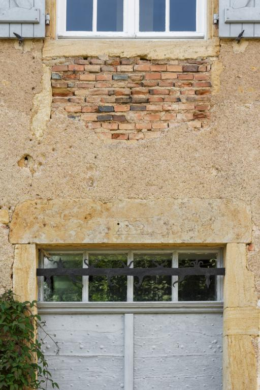 porte © Pierre-Marie Barbe-Richaud / Région Bourgogne-Franche-Comté, Inventaire du patrimoine - 2018 porte © Pierre-Marie Barbe-Richaud / Région Bourgogne-Franche-Comté, Inventaire du patrimoine - 2018