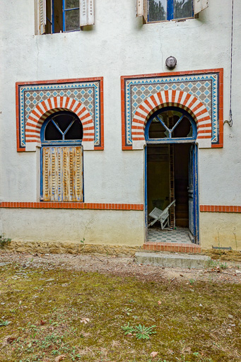 Élévation du pavillon du gardien, façade principale, décor de céramique. © Fabien Dufoulon / Région Bourgogne-Franche-Comté, Inventaire du patrimoine - 2019 Élévation du pavillon du gardien, façade principale, décor de céramique. © Fabien Dufoulon / Région Bourgogne-Franche-Comté, Inventaire du patrimoine - 2019