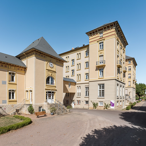 Situation du bâtiment des bains par rapport à l'hôtel, vue depuis le sud. © Pierre-Marie Barbe-Richaud / Région Bourgogne-Franche-Comté, Inventaire du patrimoine - 2019