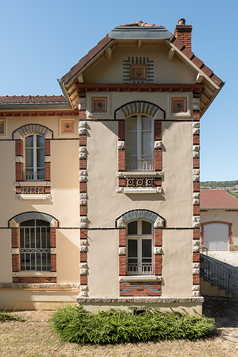 Bâtiment du forage avec logement du gardien à l'étage, façade principale, détail. © Pierre-Marie Barbe-Richaud / Région Bourgogne-Franche-Comté, Inventaire du patrimoine - 2019