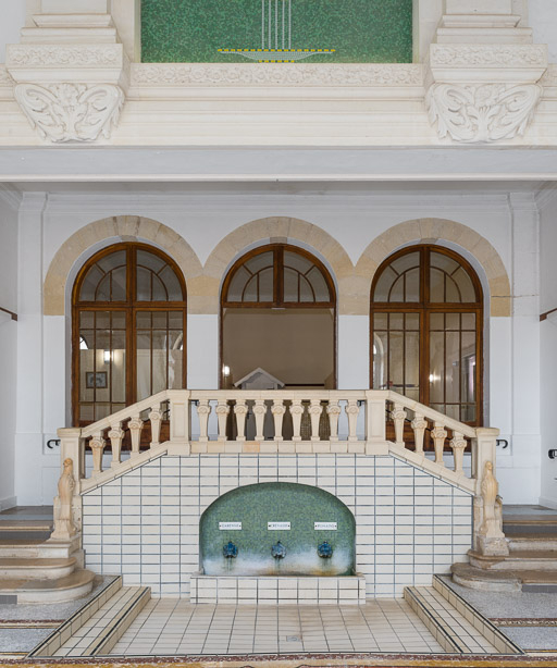 Hall des sources, buvette (état dans les années 2010). © Pierre-Marie Barbe-Richaud / Région Bourgogne-Franche-Comté, Inventaire du patrimoine - 2019 Hall des sources, buvette (état dans les années 2010). © Pierre-Marie Barbe-Richaud / Région Bourgogne-Franche-Comté, Inventaire du patrimoine - 2019