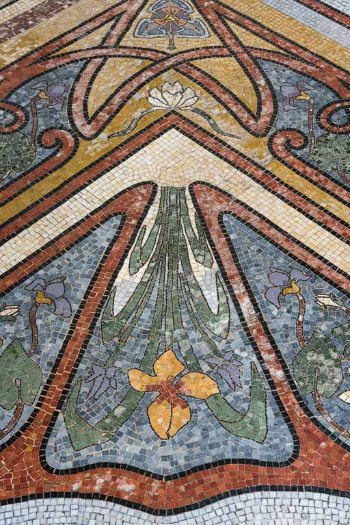 Motif de l'angle, détail, iris. © Pierre-Marie Barbe-Richaud / Région Bourgogne-Franche-Comté, Inventaire du patrimoine - 2019 Motif de l'angle, détail, iris. © Pierre-Marie Barbe-Richaud / Région Bourgogne-Franche-Comté, Inventaire du patrimoine - 2019