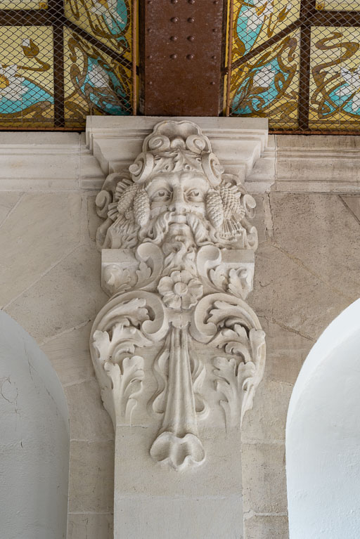 Hall des sources, pilastre. © Pierre-Marie Barbe-Richaud / Région Bourgogne-Franche-Comté, Inventaire du patrimoine - 2019 Hall des sources, pilastre. © Pierre-Marie Barbe-Richaud / Région Bourgogne-Franche-Comté, Inventaire du patrimoine - 2019