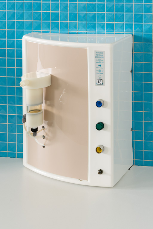 Salle des voies respiratoires, aérosol sonique. © Pierre-Marie Barbe-Richaud / Région Bourgogne-Franche-Comté, Inventaire du patrimoine - 2019 Salle des voies respiratoires, aérosol sonique. © Pierre-Marie Barbe-Richaud / Région Bourgogne-Franche-Comté, Inventaire du patrimoine - 2019