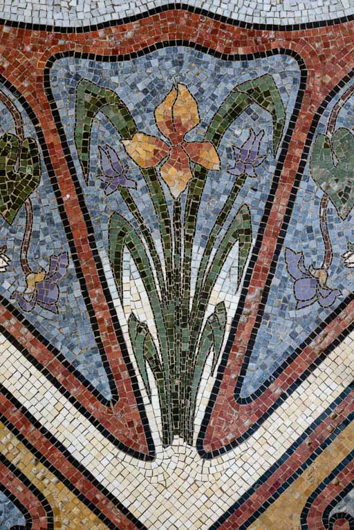 Motif de l'angle, détail, iris. © Pierre-Marie Barbe-Richaud / Région Bourgogne-Franche-Comté, Inventaire du patrimoine - 2019 Motif de l'angle, détail, iris. © Pierre-Marie Barbe-Richaud / Région Bourgogne-Franche-Comté, Inventaire du patrimoine - 2019