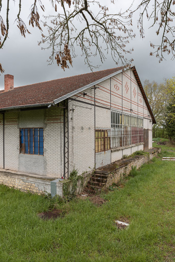 usine de mise en bouteilles des eaux minérales © Pierre-Marie Barbe-Richaud / Région Bourgogne-Franche-Comté, Inventaire du patrimoine - 2019 usine de mise en bouteilles des eaux minérales © Pierre-Marie Barbe-Richaud / Région Bourgogne-Franche-Comté, Inventaire du patrimoine - 2019