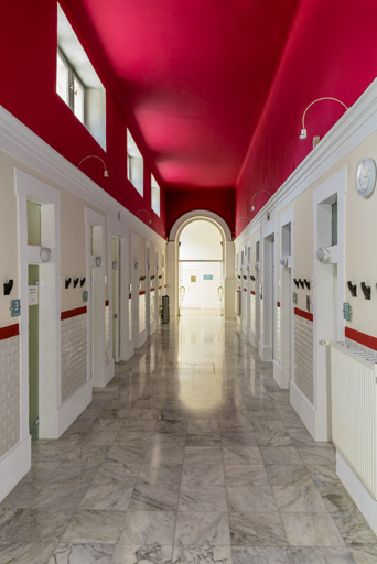 Galerie de l'aile nord, vue en direction du nord. © Pierre-Marie Barbe-Richaud / Région Bourgogne-Franche-Comté, Inventaire du patrimoine - 2019 Galerie de l'aile nord, vue en direction du nord. © Pierre-Marie Barbe-Richaud / Région Bourgogne-Franche-Comté, Inventaire du patrimoine - 2019