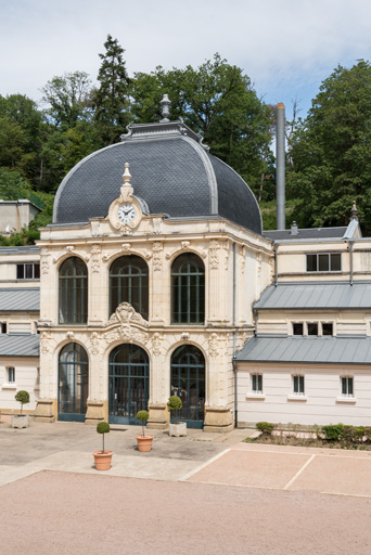 Pavillon central, vue de trois-quarts sud (après la suppression des amortissements). © Pierre-Marie Barbe-Richaud / Région Bourgogne-Franche-Comté, Inventaire du patrimoine - 2019 Pavillon central, vue de trois-quarts sud (après la suppression des amortissements). © Pierre-Marie Barbe-Richaud / Région Bourgogne-Franche-Comté, Inventaire du patrimoine - 2019