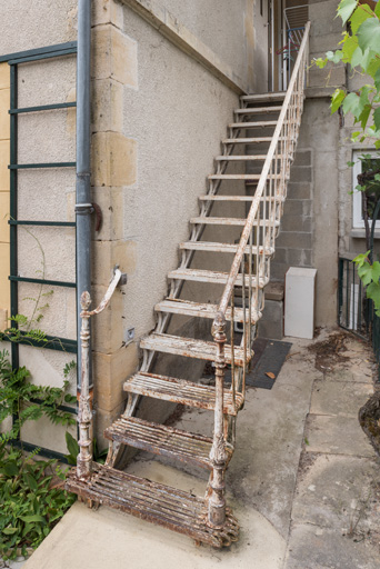 Escalier extérieur conduisant à l'étage. © Pierre-Marie Barbe-Richaud / Région Bourgogne-Franche-Comté, Inventaire du patrimoine - 2019 Escalier extérieur conduisant à l'étage. © Pierre-Marie Barbe-Richaud / Région Bourgogne-Franche-Comté, Inventaire du patrimoine - 2019