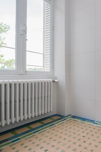 Vue d'un angle de la salle de bain.  © Pierre-Marie Barbe-Richaud / Région Bourgogne-Franche-Comté, Inventaire du patrimoine - 2019