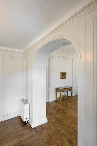 Arc séparant la chambre de toilette et la grande chambre (vue depuis la chambre de toilette). © Pierre-Marie Barbe-Richaud / Région Bourgogne-Franche-Comté, Inventaire du patrimoine - 2019