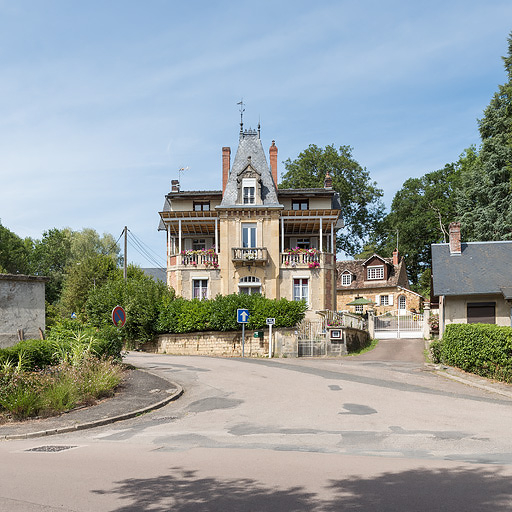 demeure © Pierre-Marie Barbe-Richaud / Région Bourgogne-Franche-Comté, Inventaire du patrimoine - 2019 demeure © Pierre-Marie Barbe-Richaud / Région Bourgogne-Franche-Comté, Inventaire du patrimoine - 2019