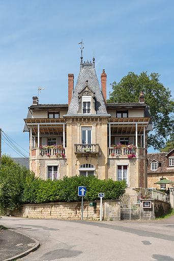 demeure © Pierre-Marie Barbe-Richaud / Région Bourgogne-Franche-Comté, Inventaire du patrimoine - 2019 demeure © Pierre-Marie Barbe-Richaud / Région Bourgogne-Franche-Comté, Inventaire du patrimoine - 2019