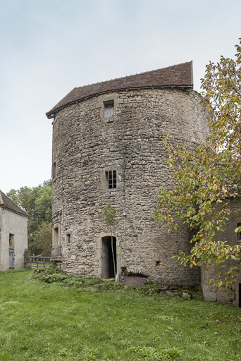 ensemble castral © Pierre-Marie Barbe-Richaud / Région Bourgogne-Franche-Comté, Inventaire du patrimoine - 2019 ensemble castral © Pierre-Marie Barbe-Richaud / Région Bourgogne-Franche-Comté, Inventaire du patrimoine - 2019