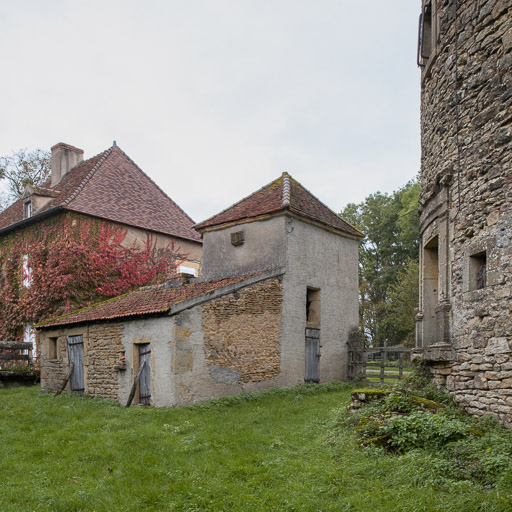 ensemble castral © Pierre-Marie Barbe-Richaud / Région Bourgogne-Franche-Comté, Inventaire du patrimoine - 2019 ensemble castral © Pierre-Marie Barbe-Richaud / Région Bourgogne-Franche-Comté, Inventaire du patrimoine - 2019