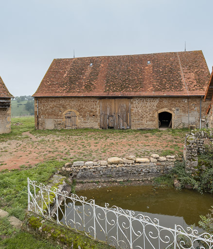 ferme © Pierre-Marie Barbe-Richaud / Région Bourgogne-Franche-Comté, Inventaire du patrimoine - 2019 ferme © Pierre-Marie Barbe-Richaud / Région Bourgogne-Franche-Comté, Inventaire du patrimoine - 2019
