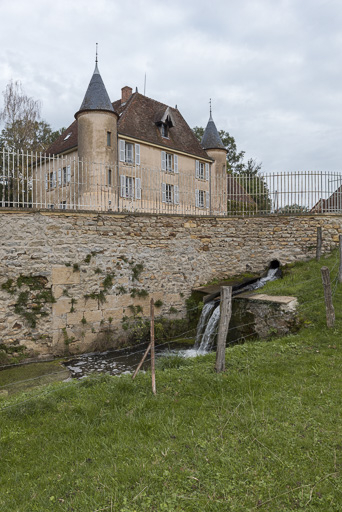 bief de dérivation © Pierre-Marie Barbe-Richaud / Région Bourgogne-Franche-Comté, Inventaire du patrimoine - 2019 bief de dérivation © Pierre-Marie Barbe-Richaud / Région Bourgogne-Franche-Comté, Inventaire du patrimoine - 2019