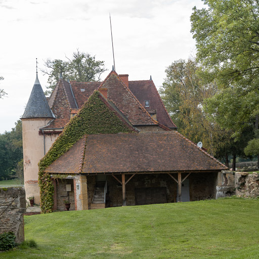 château © Pierre-Marie Barbe-Richaud / Région Bourgogne-Franche-Comté, Inventaire du patrimoine - 2019 château © Pierre-Marie Barbe-Richaud / Région Bourgogne-Franche-Comté, Inventaire du patrimoine - 2019