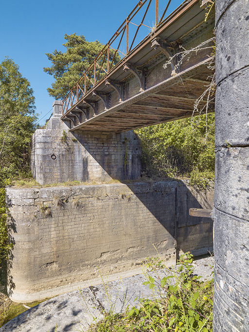 porte de garde © Thierry Kuntz / Région Bourgogne-Franche-Comté, Inventaire du patrimoine - 2019 porte de garde © Thierry Kuntz / Région Bourgogne-Franche-Comté, Inventaire du patrimoine - 2019