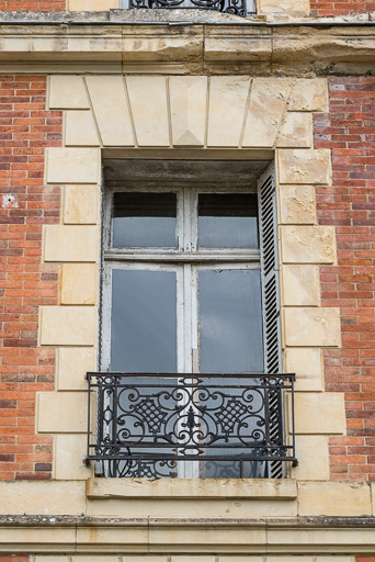 fenêtre © Pierre-Marie Barbe-Richaud / Région Bourgogne-Franche-Comté, Inventaire du patrimoine - 2020 fenêtre © Pierre-Marie Barbe-Richaud / Région Bourgogne-Franche-Comté, Inventaire du patrimoine - 2020