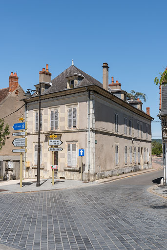 demeure © Pierre-Marie Barbe-Richaud / Région Bourgogne-Franche-Comté, Inventaire du patrimoine - 2020 demeure © Pierre-Marie Barbe-Richaud / Région Bourgogne-Franche-Comté, Inventaire du patrimoine - 2020