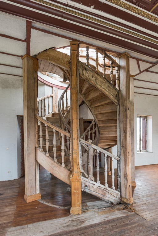 escalier © Pierre-Marie Barbe-Richaud / Région Bourgogne-Franche-Comté, Inventaire du patrimoine - 2021  escalier © Pierre-Marie Barbe-Richaud / Région Bourgogne-Franche-Comté, Inventaire du patrimoine - 2021