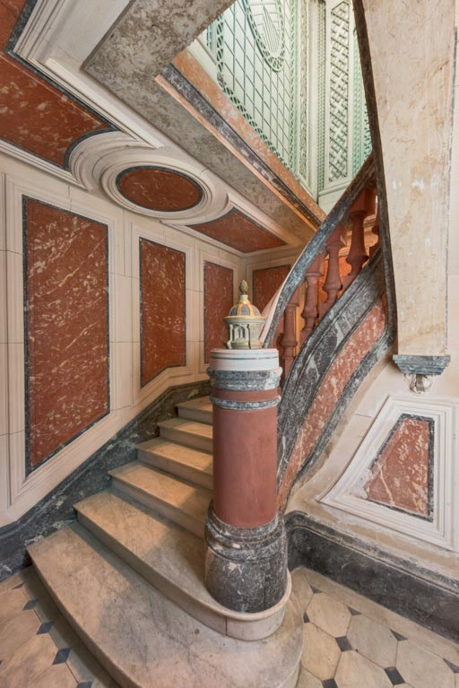escalier © Pierre-Marie Barbe-Richaud / Région Bourgogne-Franche-Comté, Inventaire du patrimoine - 2021  escalier © Pierre-Marie Barbe-Richaud / Région Bourgogne-Franche-Comté, Inventaire du patrimoine - 2021