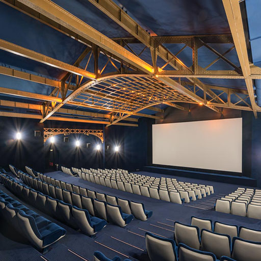 salle de spectacle cinéma hôtel de voyageurs restaurant © Pierre-Marie Barbe-Richaud / Région Bourgogne-Franche-Comté, Inventaire du patrimoine - 2021  salle de spectacle cinéma hôtel de voyageurs restaurant © Pierre-Marie Barbe-Richaud / Région Bourgogne-Franche-Comté, Inventaire du patrimoine - 2021