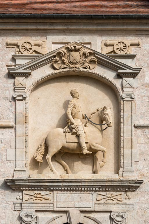 haut-relief © Pierre-Marie Barbe-Richaud / Région Bourgogne-Franche-Comté, Inventaire du patrimoine - 2021  haut-relief © Pierre-Marie Barbe-Richaud / Région Bourgogne-Franche-Comté, Inventaire du patrimoine - 2021