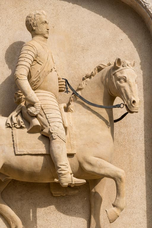 haut-relief © Pierre-Marie Barbe-Richaud / Région Bourgogne-Franche-Comté, Inventaire du patrimoine - 2021  haut-relief © Pierre-Marie Barbe-Richaud / Région Bourgogne-Franche-Comté, Inventaire du patrimoine - 2021