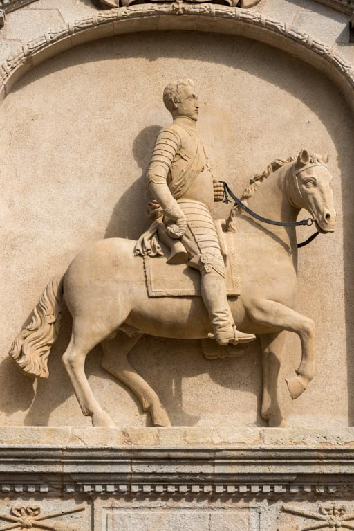 haut-relief © Pierre-Marie Barbe-Richaud / Région Bourgogne-Franche-Comté, Inventaire du patrimoine - 2021  haut-relief © Pierre-Marie Barbe-Richaud / Région Bourgogne-Franche-Comté, Inventaire du patrimoine - 2021