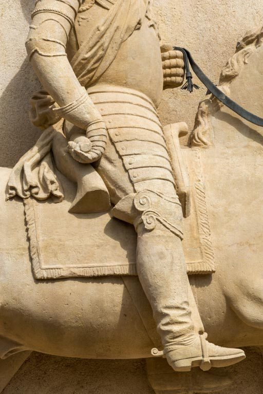 haut-relief © Pierre-Marie Barbe-Richaud / Région Bourgogne-Franche-Comté, Inventaire du patrimoine - 2021  haut-relief © Pierre-Marie Barbe-Richaud / Région Bourgogne-Franche-Comté, Inventaire du patrimoine - 2021