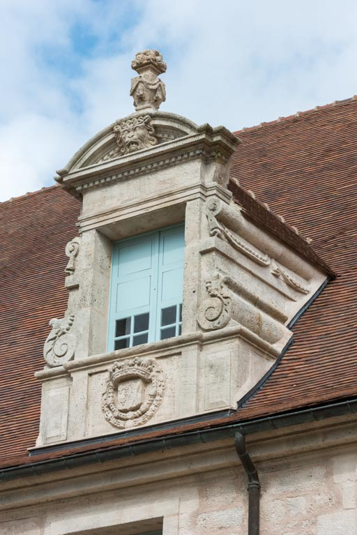 lucarne © Pierre-Marie Barbe-Richaud / Région Bourgogne-Franche-Comté, Inventaire du patrimoine - 2021 lucarne © Pierre-Marie Barbe-Richaud / Région Bourgogne-Franche-Comté, Inventaire du patrimoine - 2021