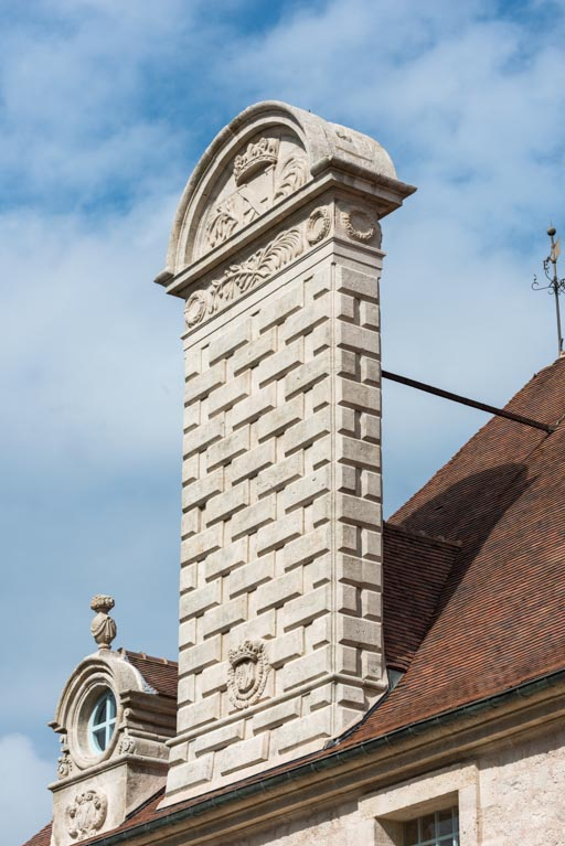 souche de cheminée © Pierre-Marie Barbe-Richaud / Région Bourgogne-Franche-Comté, Inventaire du patrimoine - 2021 souche de cheminée © Pierre-Marie Barbe-Richaud / Région Bourgogne-Franche-Comté, Inventaire du patrimoine - 2021