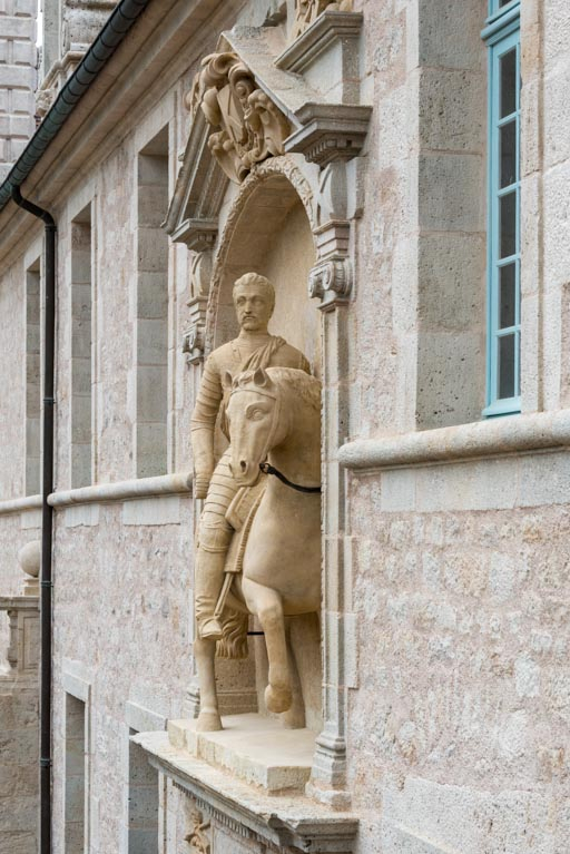 haut-relief © Pierre-Marie Barbe-Richaud / Région Bourgogne-Franche-Comté, Inventaire du patrimoine - 2021  haut-relief © Pierre-Marie Barbe-Richaud / Région Bourgogne-Franche-Comté, Inventaire du patrimoine - 2021
