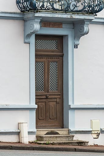 porte © Pierre-Marie Barbe-Richaud / Région Bourgogne-Franche-Comté, Inventaire du patrimoine - 2021  porte © Pierre-Marie Barbe-Richaud / Région Bourgogne-Franche-Comté, Inventaire du patrimoine - 2021