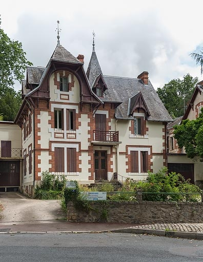 demeure villa © Pierre-Marie Barbe-Richaud / Région Bourgogne-Franche-Comté, Inventaire du patrimoine - 2021  demeure villa © Pierre-Marie Barbe-Richaud / Région Bourgogne-Franche-Comté, Inventaire du patrimoine - 2021