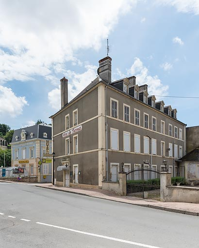 hôtel de voyageurs © Pierre-Marie Barbe-Richaud / Région Bourgogne-Franche-Comté, Inventaire du patrimoine - 2021  hôtel de voyageurs © Pierre-Marie Barbe-Richaud / Région Bourgogne-Franche-Comté, Inventaire du patrimoine - 2021